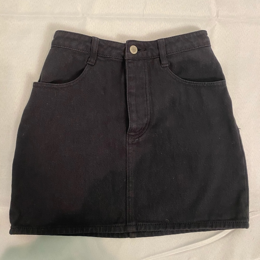 Black high waisted jean skirt👅